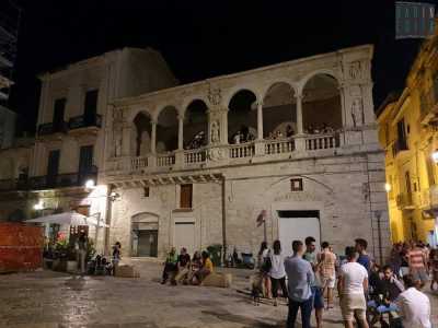 Il Palazzo Sylos Cal� visto da piazza Cavour